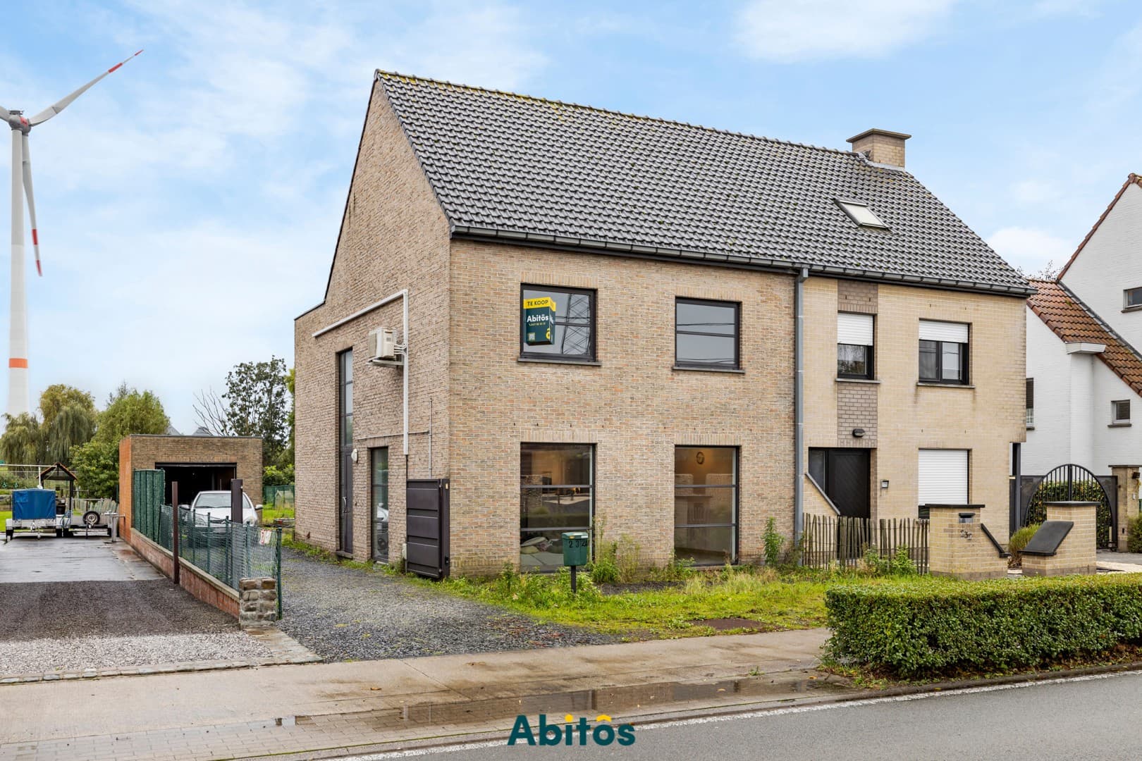 Halfopen bebouwing met uitgestrekte tuin van 700 m²
