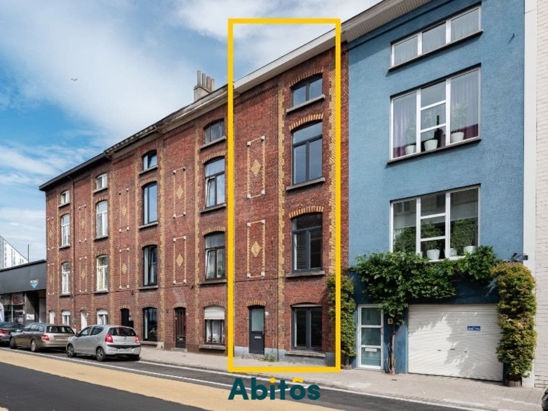 Gerenoveerde herenwoning met vier slaapkamers