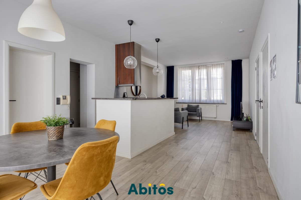 Lichtrijk gemeubeld 2-slaapkamerappartement in het historische hart van Gent