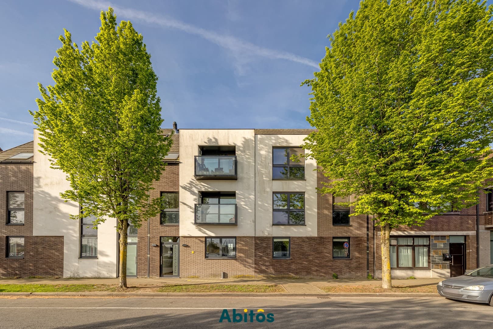 Gelijkvloers 3-slaapkamerappartement met terras en tuintje
