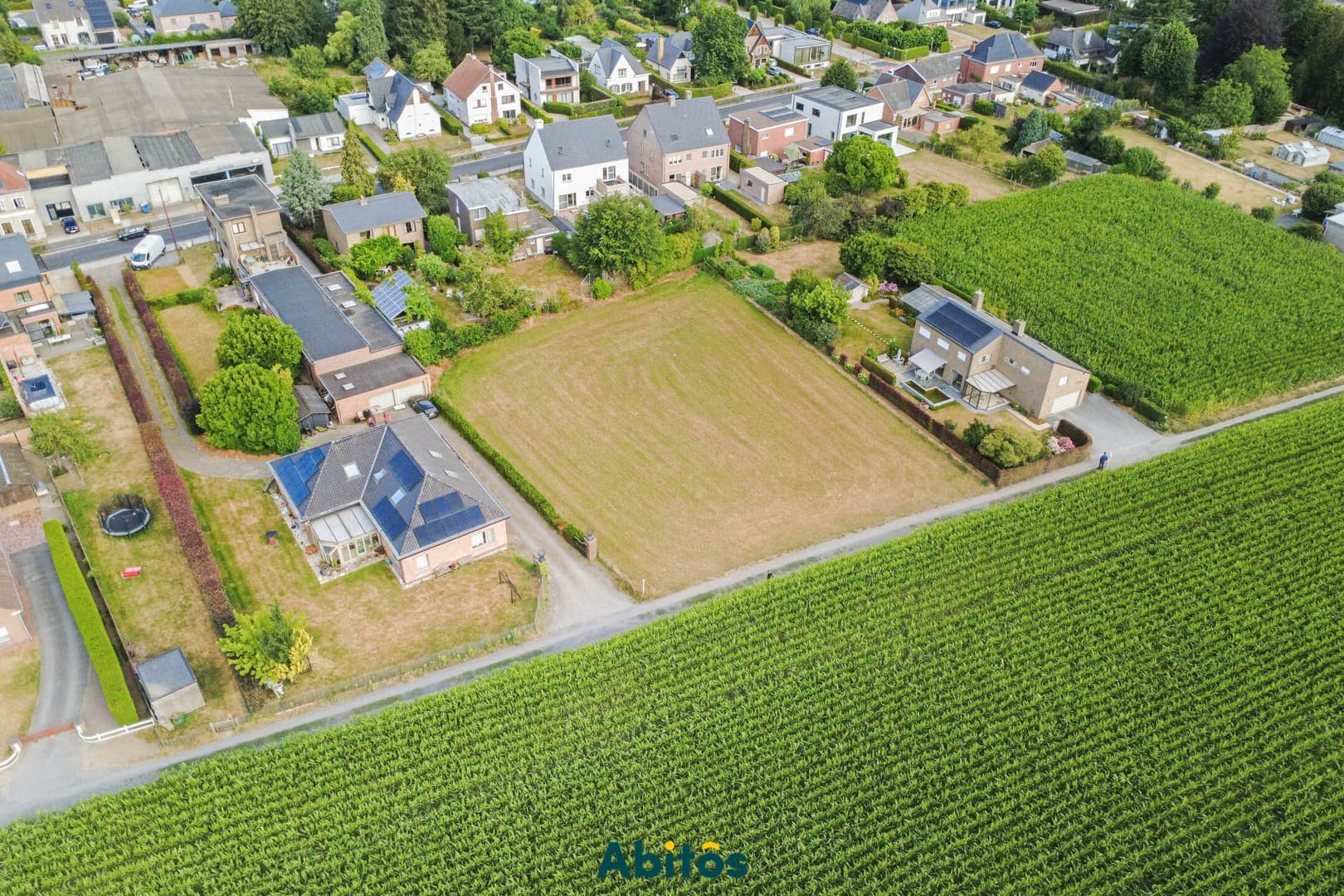 Ruim perceel van 1.960 m² in het landelijke Landegem