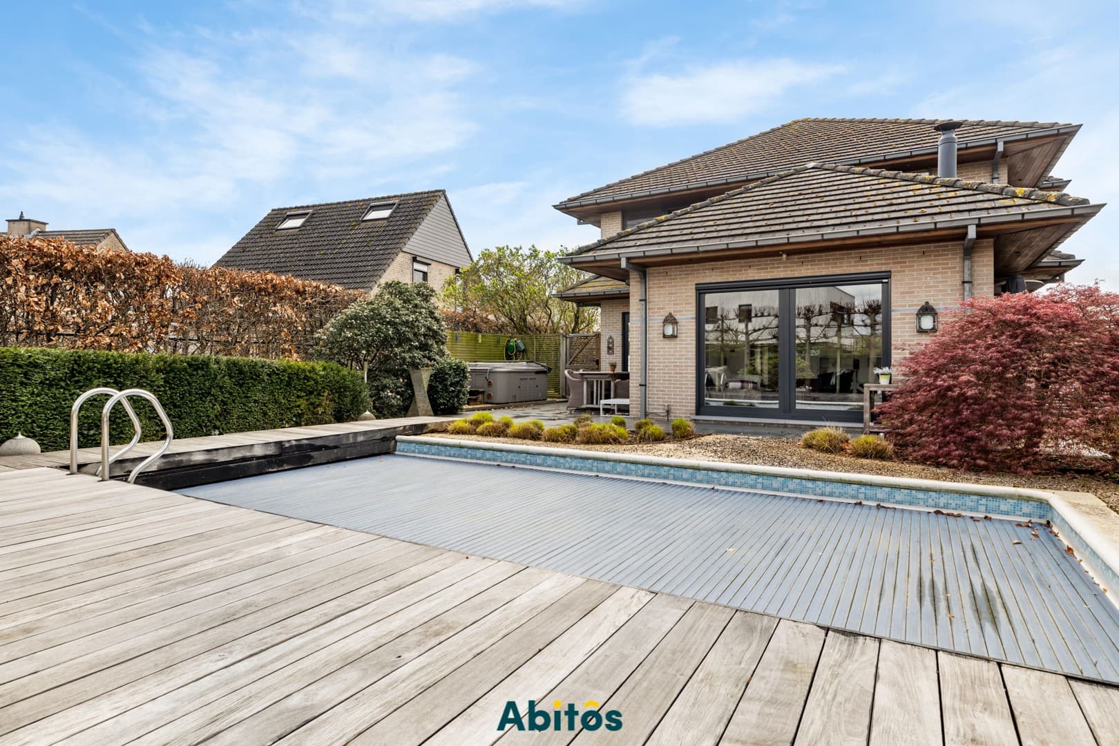 Exclusive villa with pool