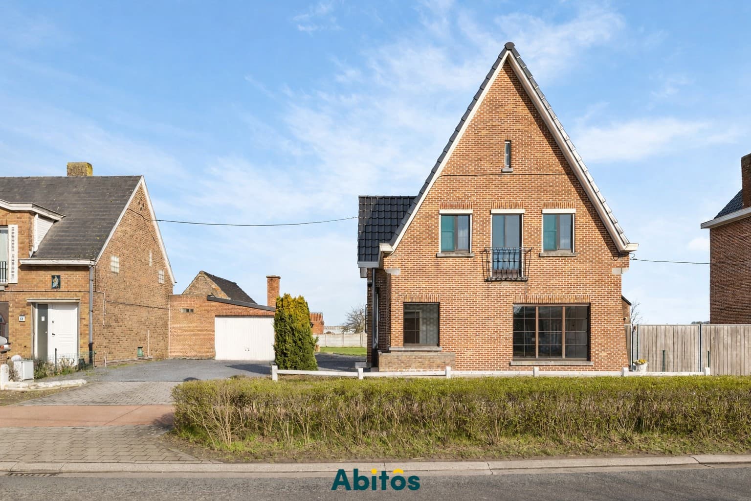 Villa met 3 slaapkamers en ruime garage in Beervelde, Lochristi