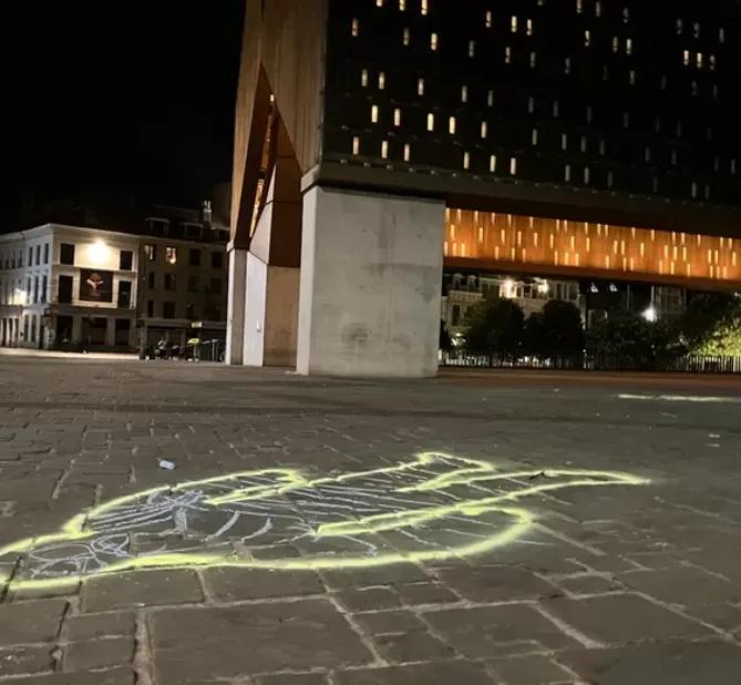 Silhouettes in central Ghent symbolise the number of homeless people